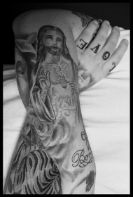 手臂灰色宗教耶稣纹身图案