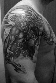 肩部黑灰风格狼人战士纹身图案