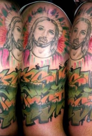 肩部彩色涂鸦与耶稣纹身图案