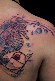 肩部素描风格的彩色海马纹身图案