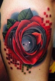 腿部彩色玫瑰花与水珠纹身图案
