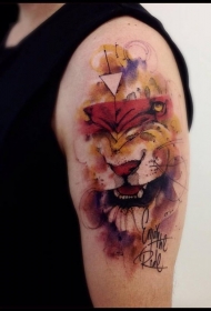 肩部水彩画风格的狮子纹身图片
