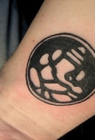 手腕黑色印度象征符号纹身图案