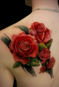 逼真自然的彩色玫瑰花纹身图片