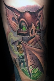 手臂彩色怪物蝙蝠纹身图案
