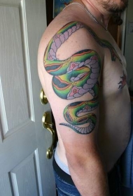 肩上的五颜六色的蛇纹身图片