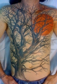 腹部彩色树和红色月亮纹身图片