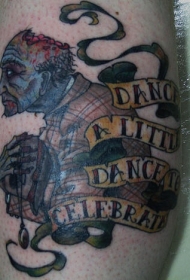 腿部彩色僵尸男人与英文纹身图案