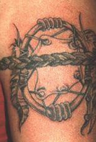 手臂灰色印度护身符纹身图案