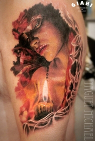 旧货像彩色妇女与大蜡烛纹身图案