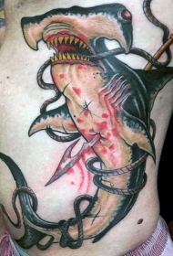 插画风格彩色血腥镖锤头鲨纹身图案