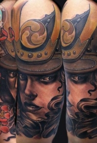 彩色肩膀武士妇女与花纹身图案