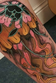 腿部彩色水母与花纹身图案