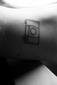 腰部黑色自制的照片相机纹身图案