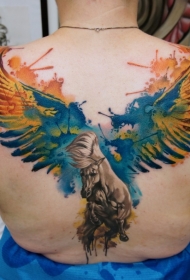背部水彩画风格有趣的飞马纹身
