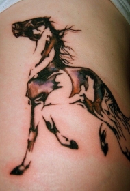 腿部棕色的野马纹身图案