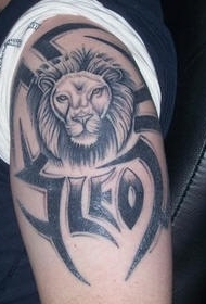 肩部黑色雷欧狮子部落纹身图片