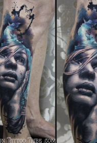 腿部写实风格彩色女性肖像纹身图案