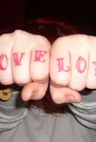 手指红色爱字母纹身图案