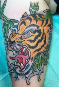腿部水彩画风格咆哮的老虎纹身图片