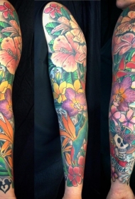 手臂奇妙的五彩斑斓鲜花套纹身图片