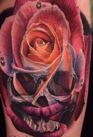 现代传统风格的彩色骷髅与玫瑰纹身图案