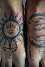 脚部新型太阳和月亮图腾纹身
