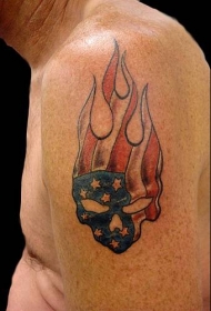 肩部彩色燃烧的美国爱国者纹身图案