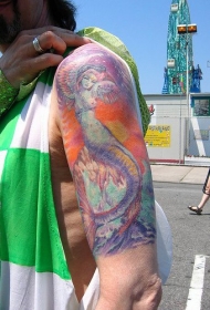 肩部彩色超现实的美人鱼纹身图案