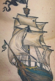 腰侧彩色海盗帆船纹身图案