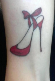 腿部彩色红女人高跟鞋纹身图案