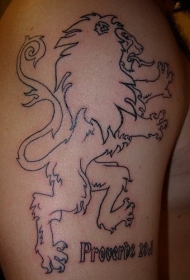 肩部简约狮子与英文纹身图案
