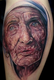 腿部彩色特瑞莎修女肖像纹身图案