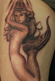 腿部棕色漂亮的美人鱼纹身图片