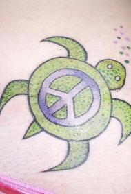 肩部彩色乌龟标志纹身图案