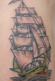 腰侧彩色大型海盗帆船纹身图案