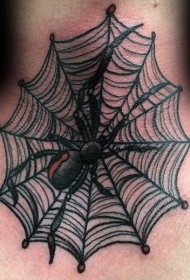 男性颈部黑色蜘蛛网纹身图案