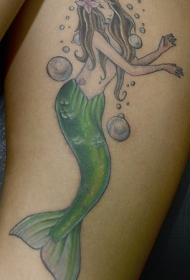 腿部彩色美人鱼与泡泡纹身图案