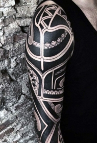 手臂黑色波利尼西亚饰品纹身图案