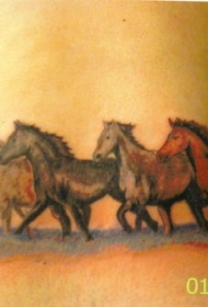 腰部彩色一群马的纹身图案