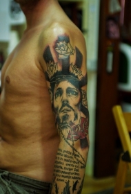 肩部耶稣与红玫瑰纹身图案