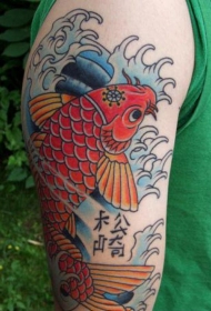 肩部彩色锦鲤鱼和文字纹身图案