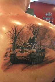 后肩逼真的德国二战豹式坦克纹身图案
