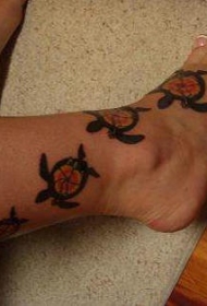 腿部彩色乌龟藤纹身图片