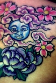 肩部彩色满月与花纹身图案