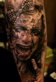 腿部毛骨悚然的女人纹身图案