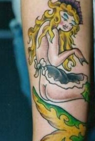 手臂彩色性感美人鱼纹身图片