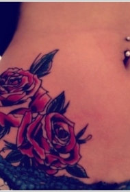 腰部彩色鲜艳的红玫瑰纹身图片