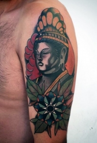 男性肩部彩色如来佛祖雕像与鲜花纹身