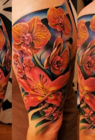 现实主义风格的彩色花卉纹身图案